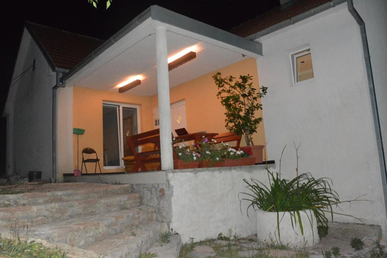Gazdinstvo Tadic Guest House Nikšić Exterior foto